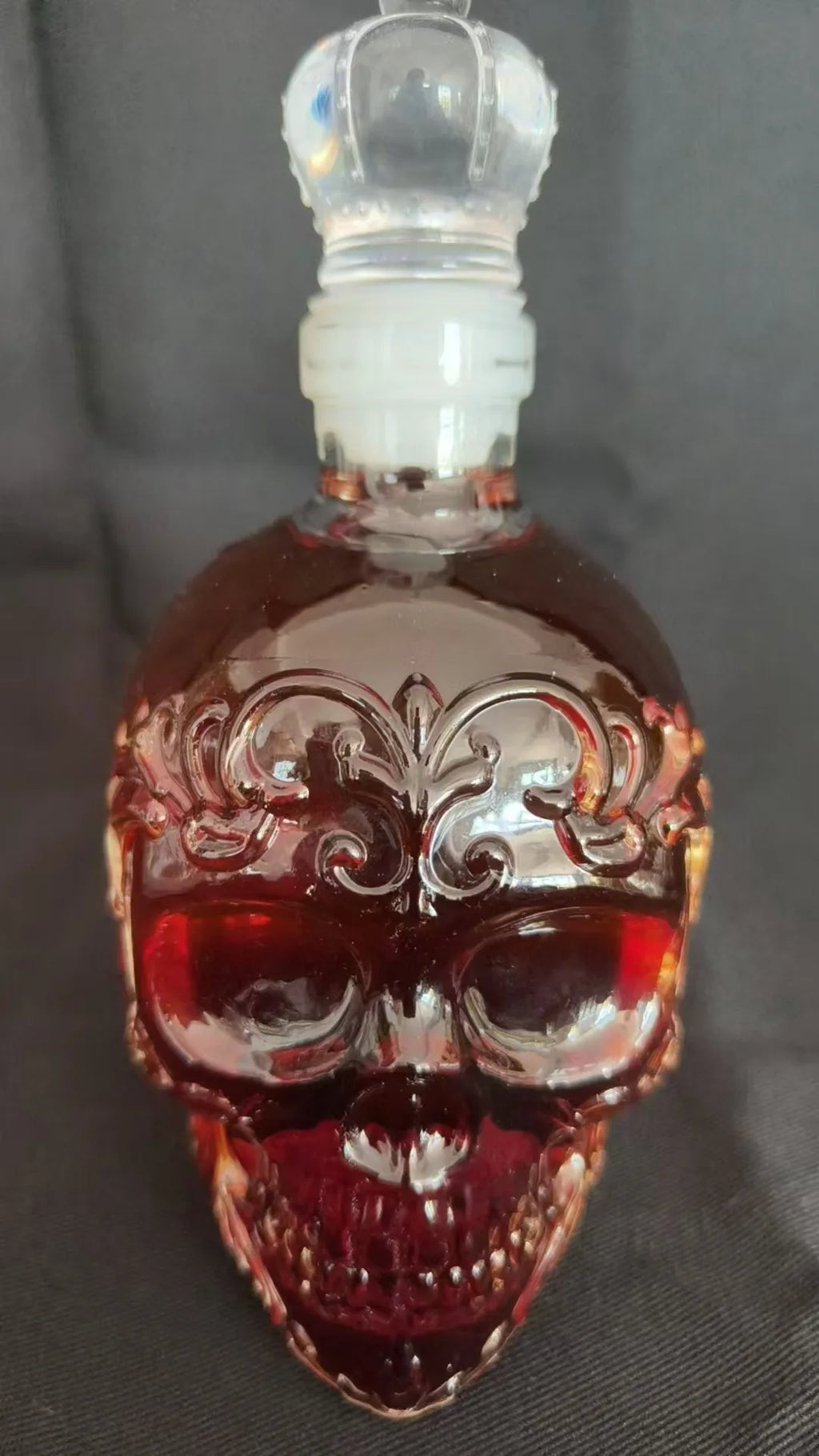 Whiskey Bottle Skull Decor Alcohol Dispenser Skeleton Whiskey Wine Bottle Sculpture for Bourbon Vodka Brandy Wedding Party